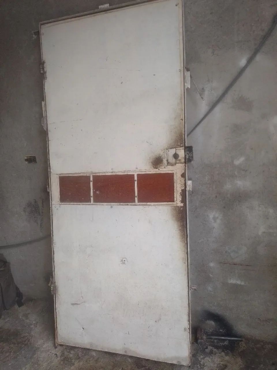Porta de ferro e escada - Foto 2