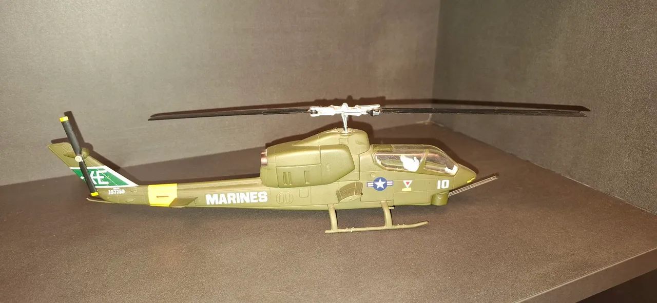 Helicóptero Bell AH-1 Cobra - Escala 1:48 - Foto 4