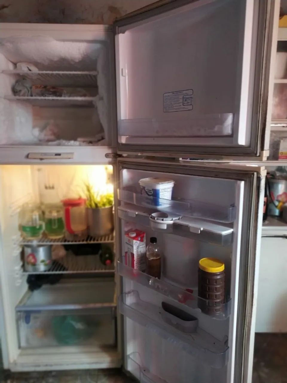 Geladeira consul 480 litros<br>Valor 1300 reais bem conservada gelando perfeitamente .