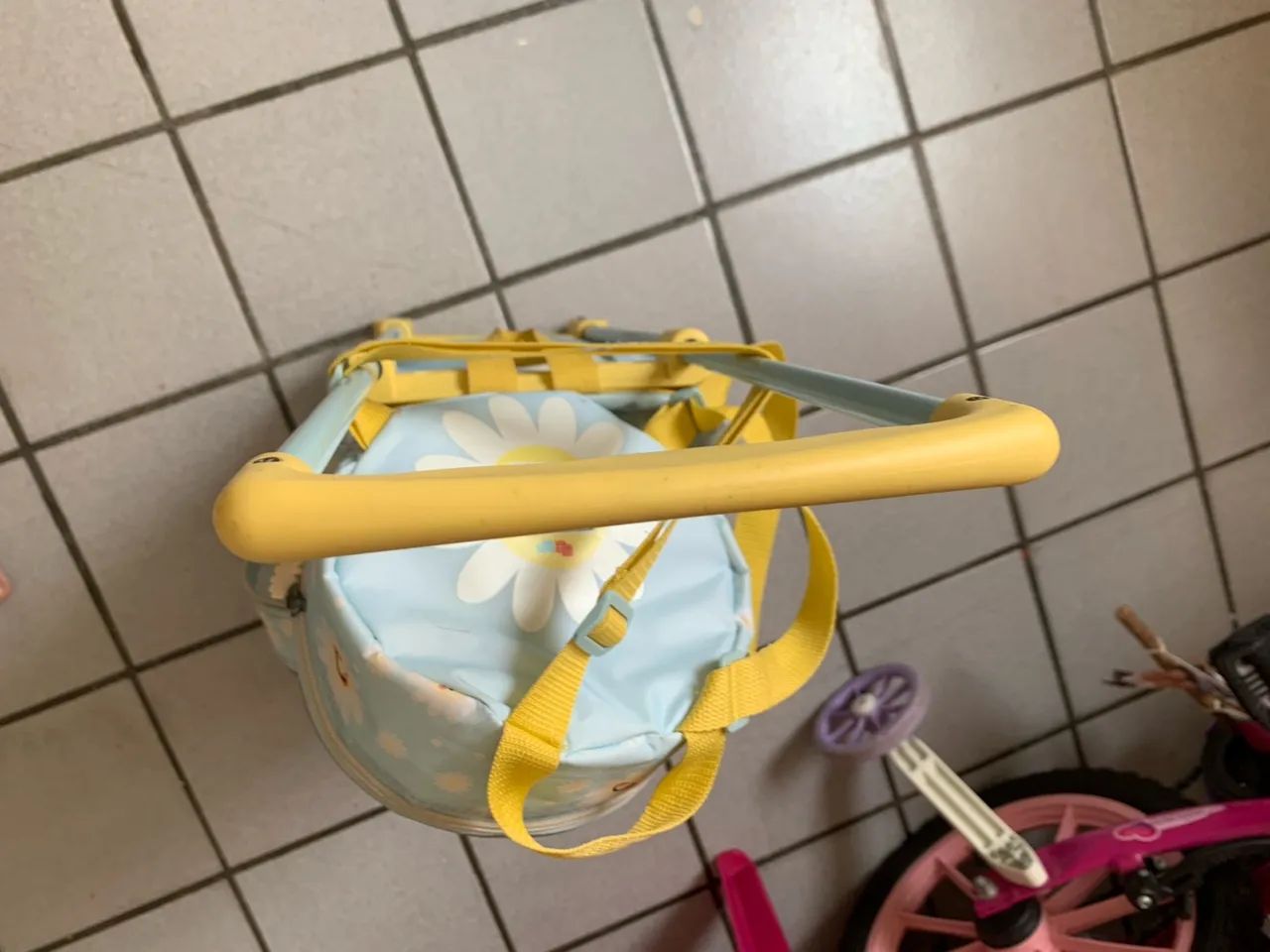 Mochila Infantil com Rodinhas -  Florzinha - Foto 3