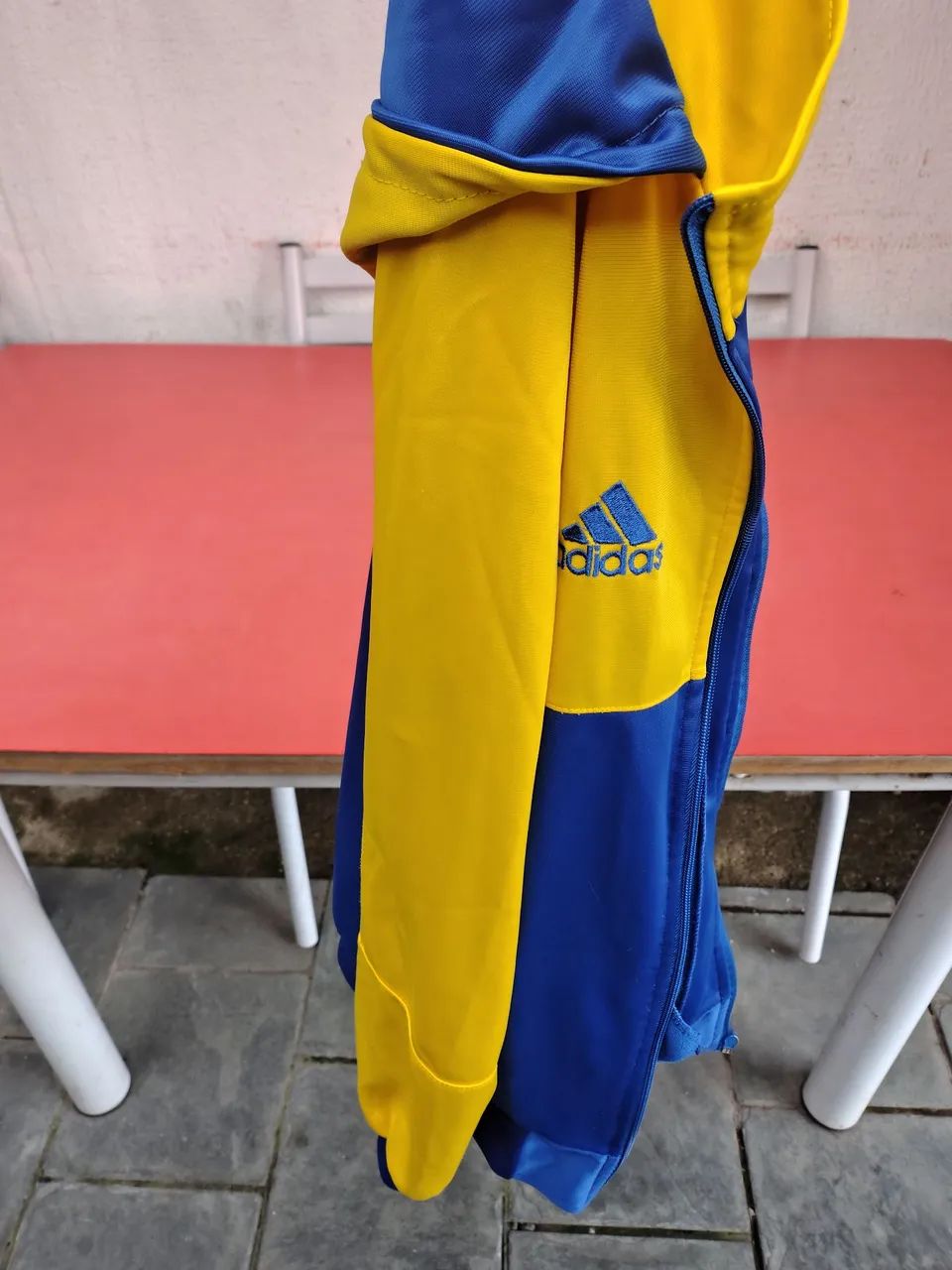 Vendo uma blusa da Adidas tamanho m  - Foto 2