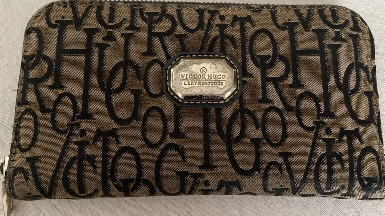 Carteira Victor Hugo 