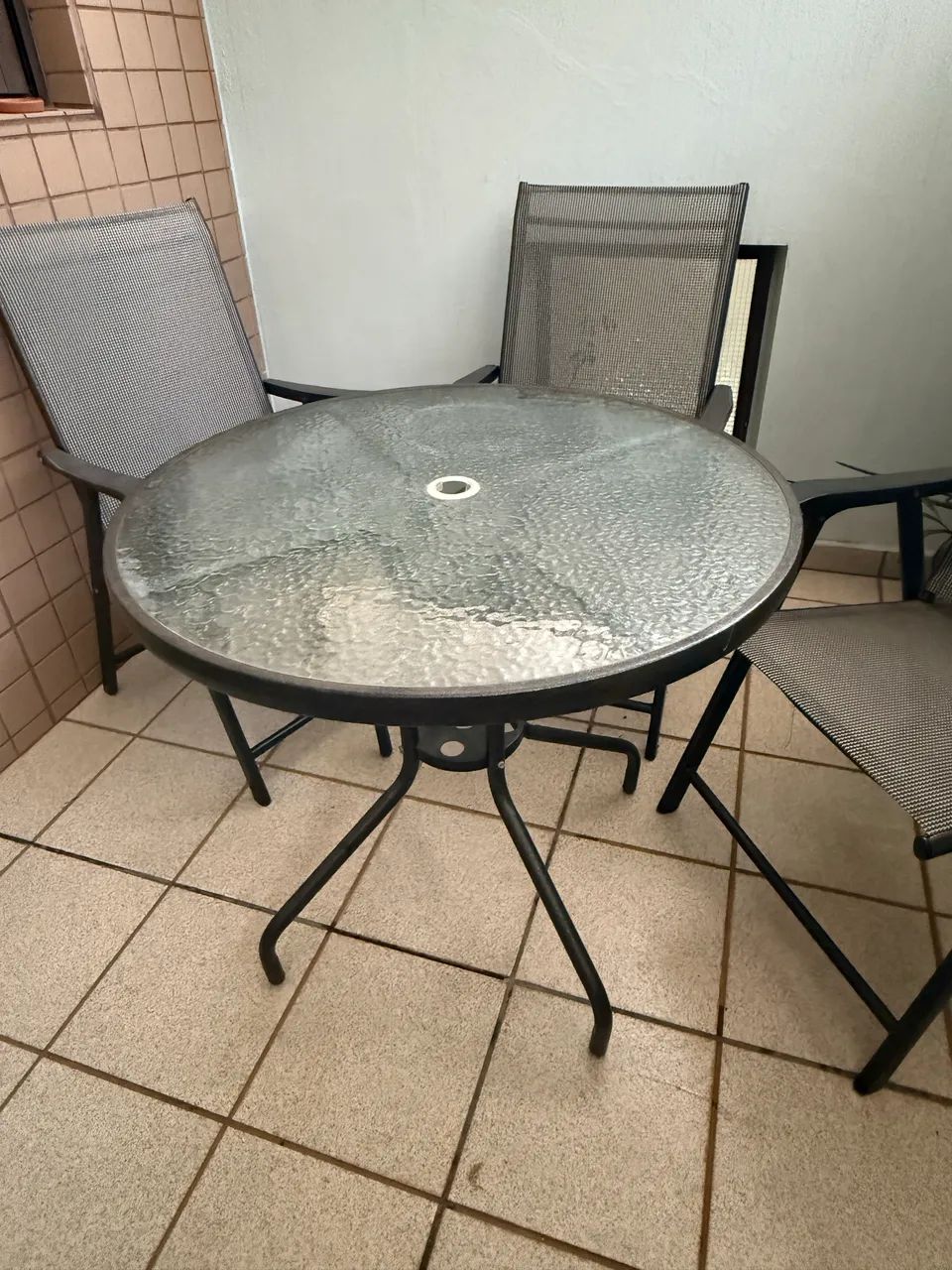 Mesa externa com 4 cadeiras  (ótimo estado) - Foto 2