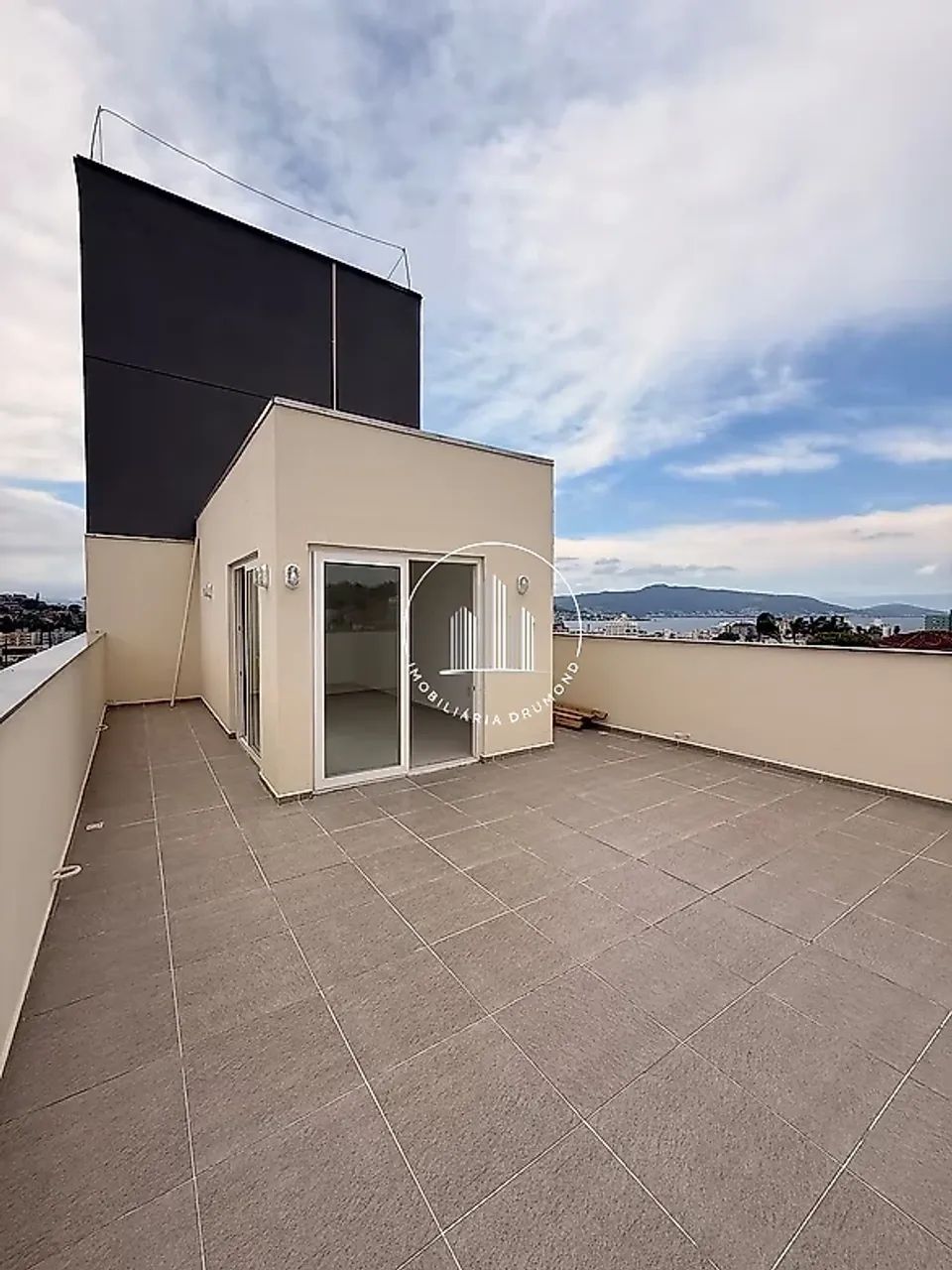Cobertura 4 Quartos com 2 Suítes e 140m² - Coqueiros - Foto 3