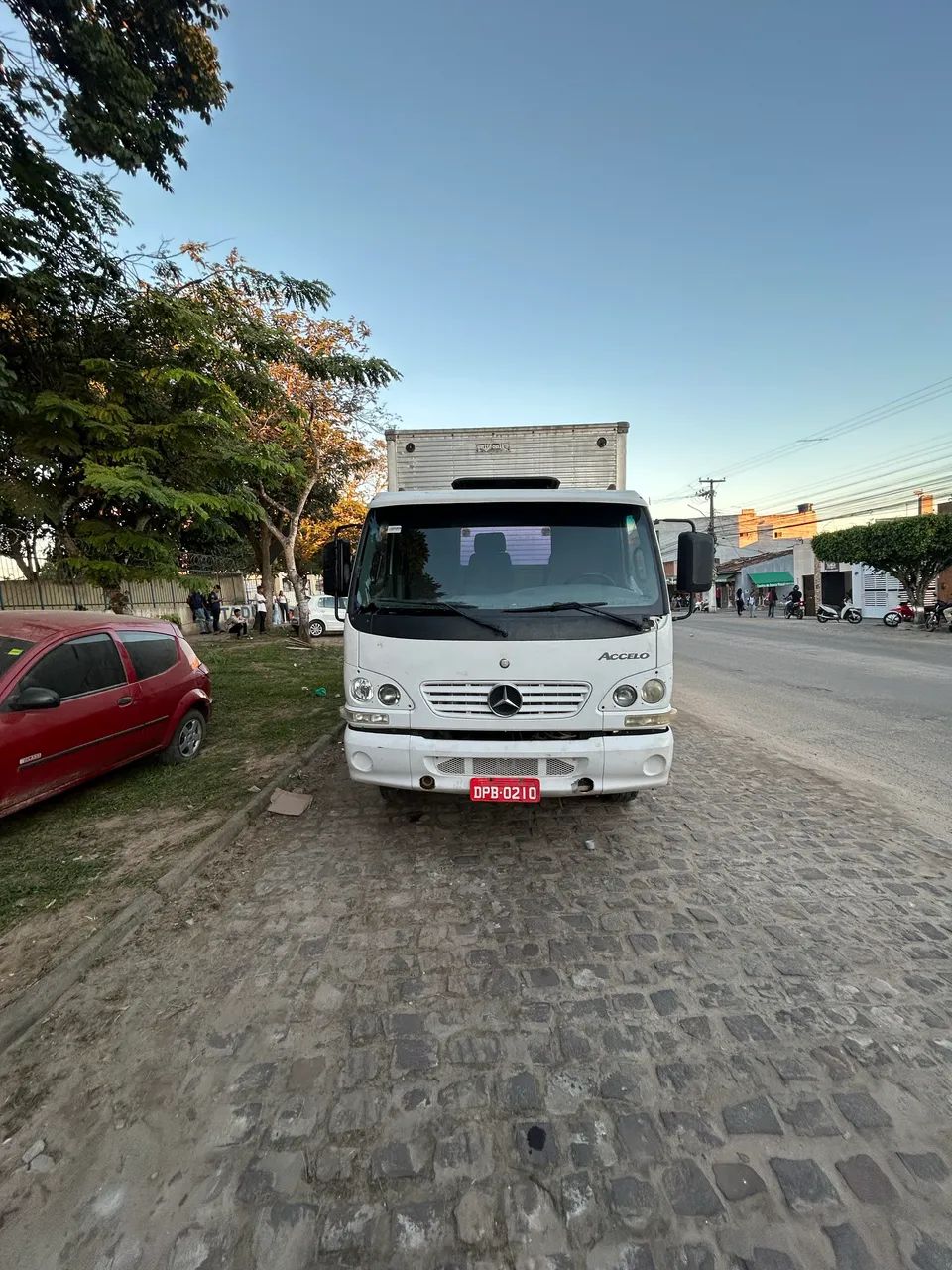 Accelo 715c ano 2004 