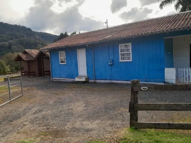 Sitio com casa e duas cabana