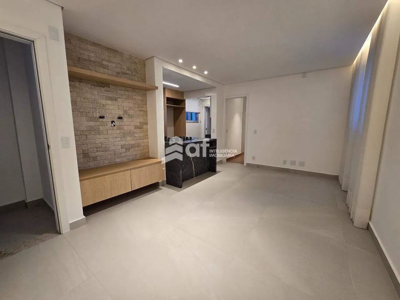Apto 3 quartos, com armários, ar-condicionado, 2 vagas e elevador