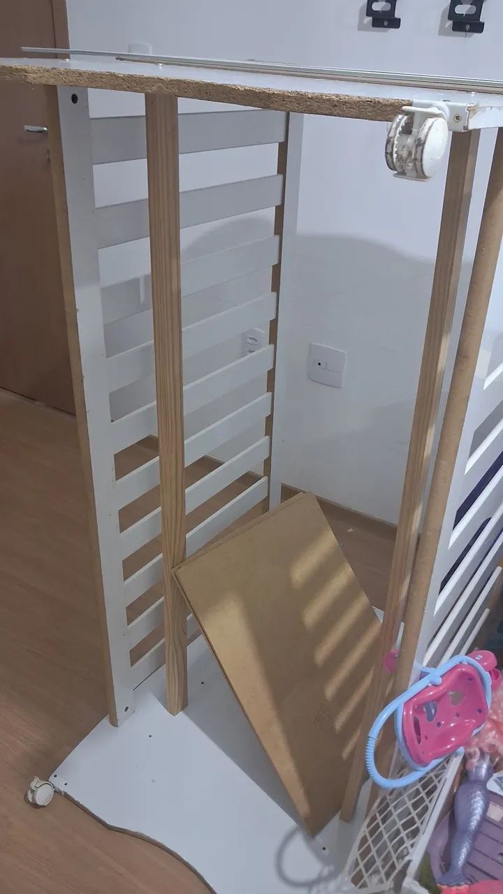 Berço e guarda roupa, precisam ser arrumados. - Foto 3