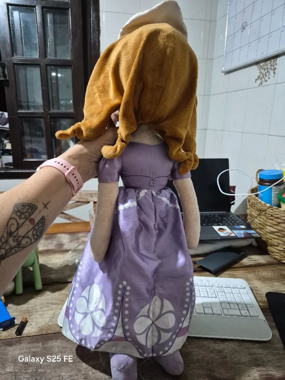 Boneca Princesa Sofia de pano importada 64cm - Foto 3