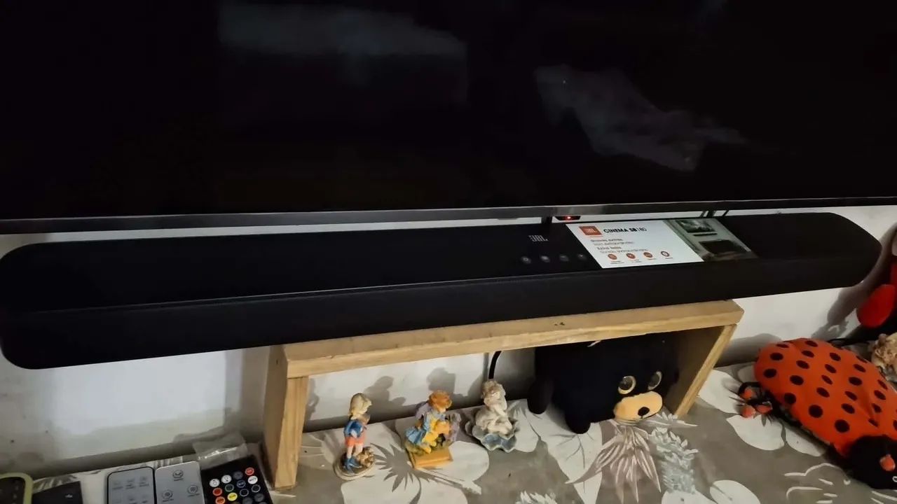 Sound bar JBL super nova e conservada na caixa 