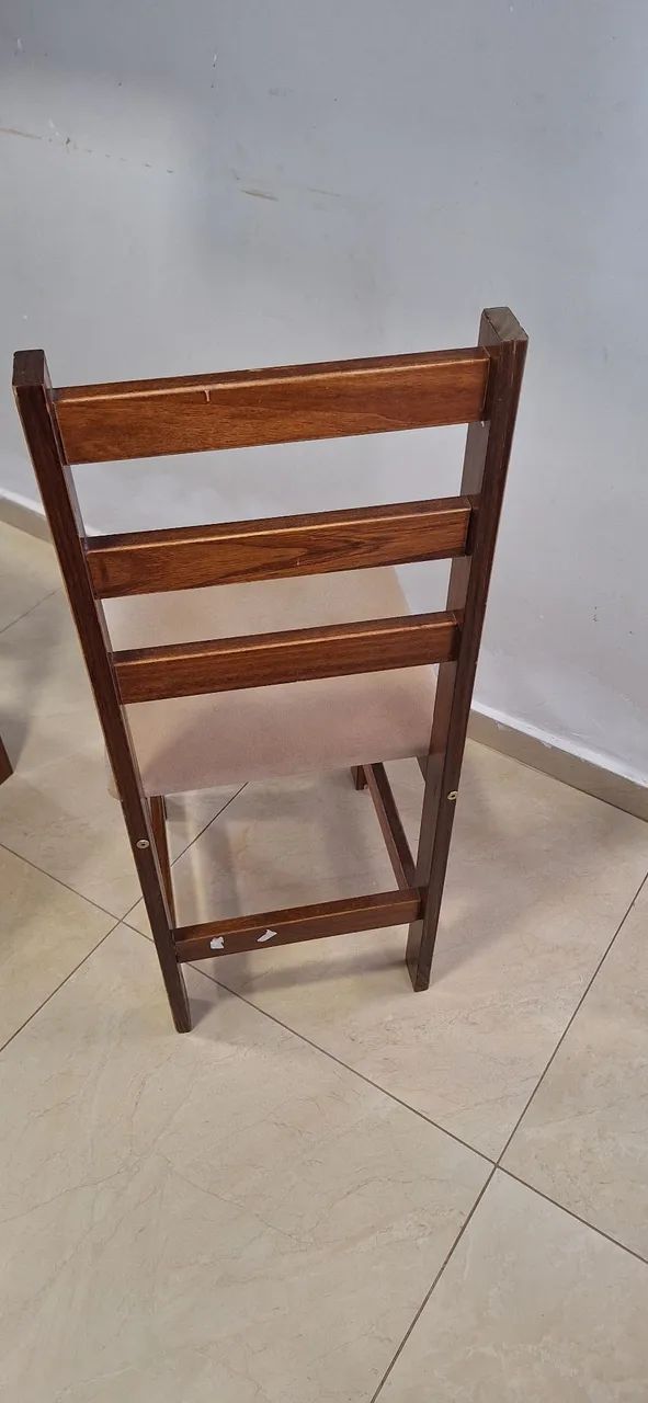 Vendo mesa com 4 cadeiras  - Foto 2