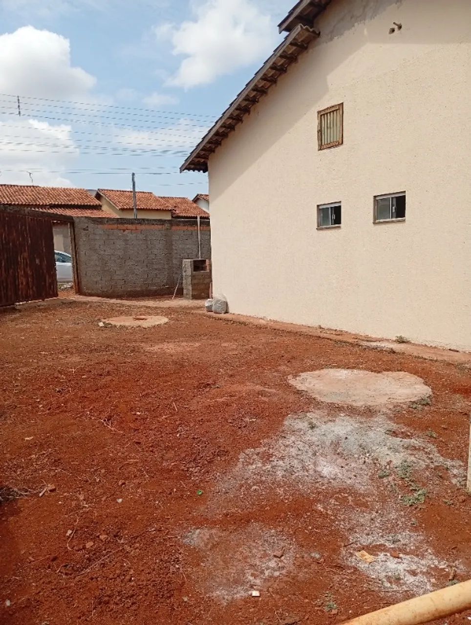 Casa para alugar, Setor Barcelos,  2 quartos com suite, próximo a Fab. Coca-Col