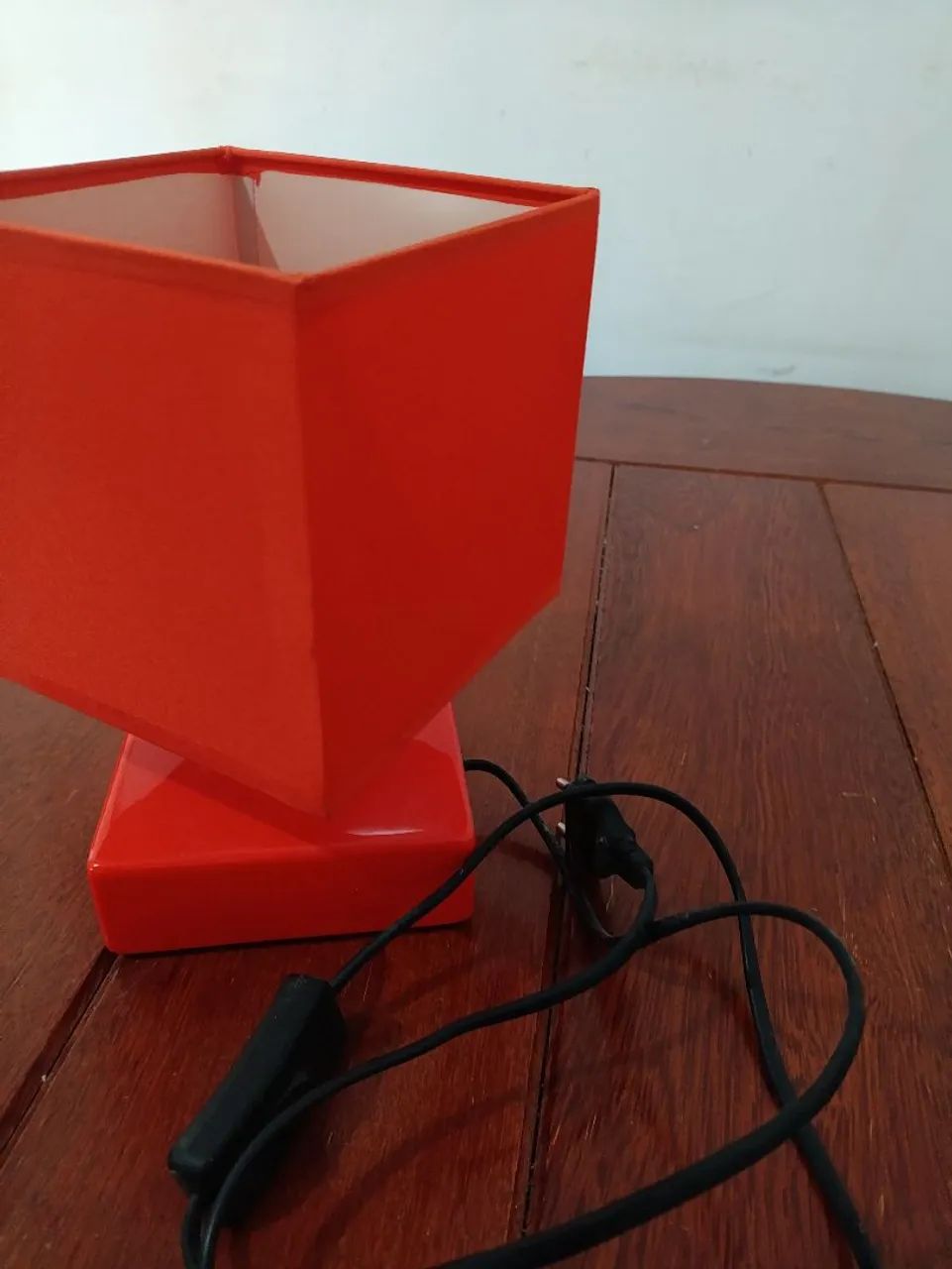 Abajur com desing de cubo laranja  - Foto 2