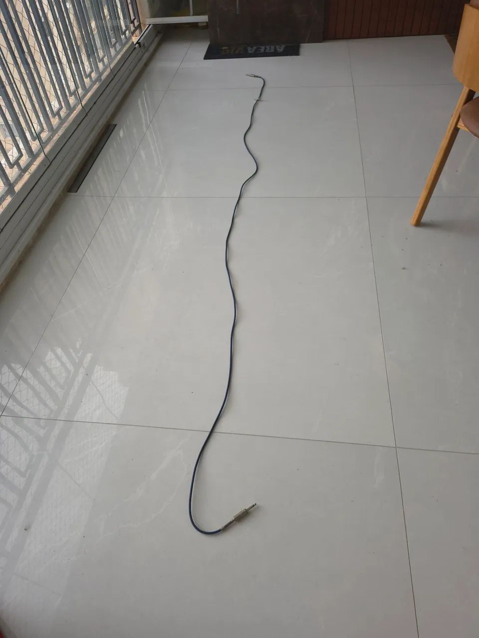 Cabo para Guitarra e Violão Eletrico -  Santo Ângelo - 3 Metros - Ótimo Estado!  - Foto 2