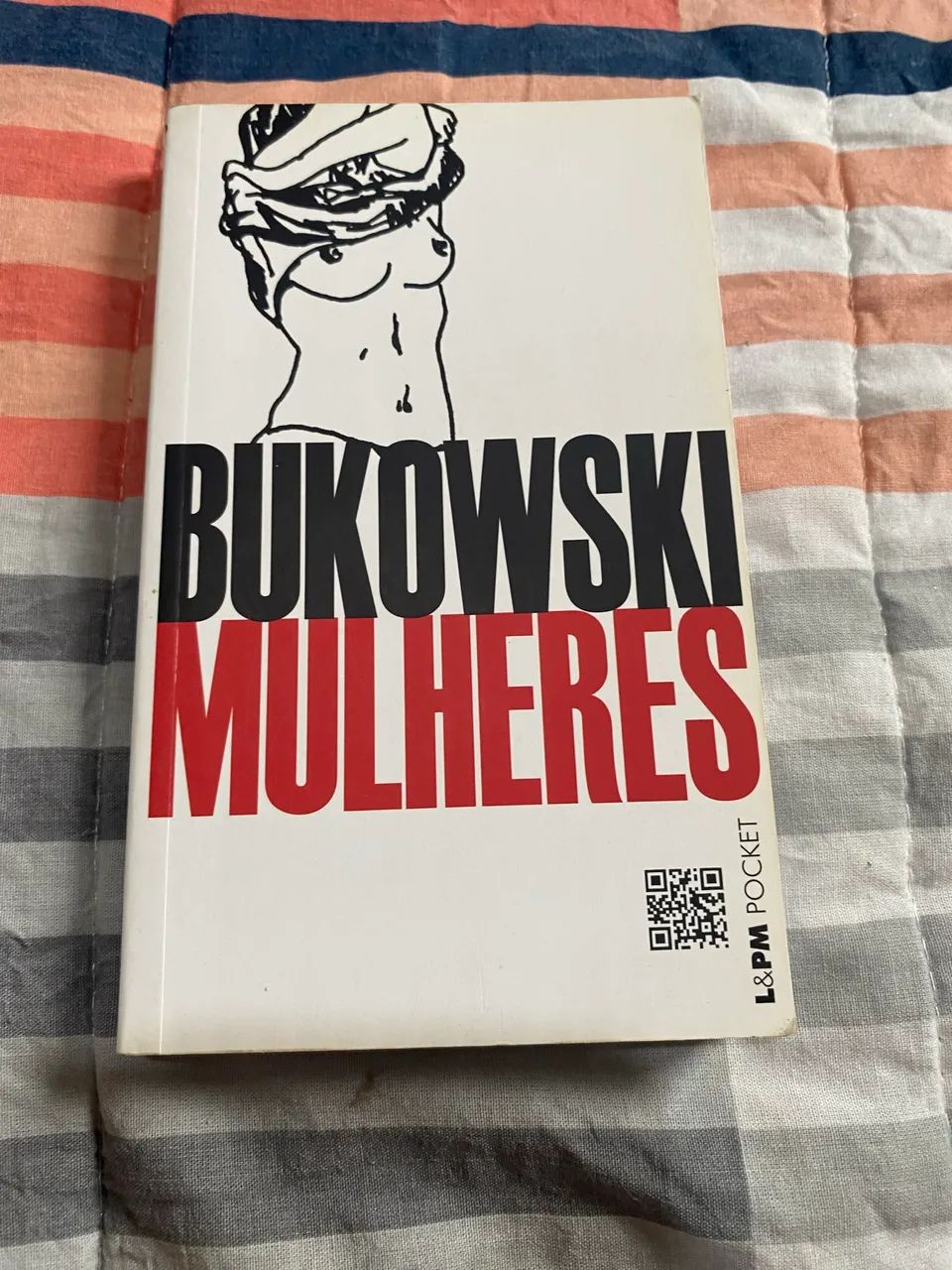 Livro Mulheres, de Bukowski 