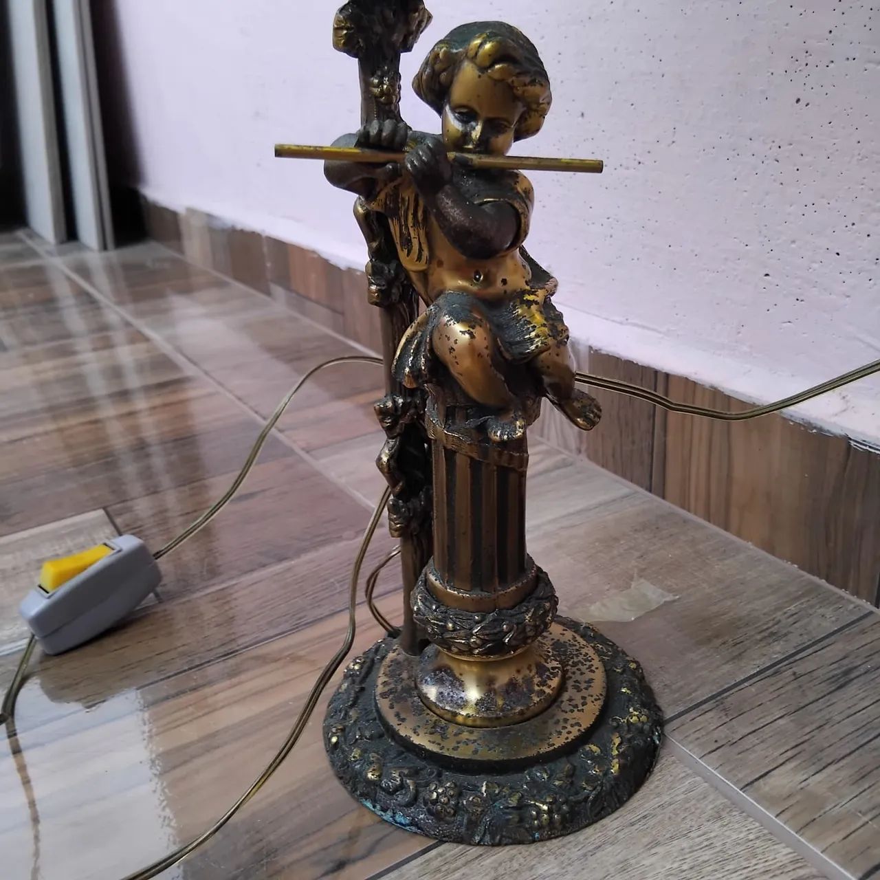 Abajur bronze antigo funcionando  - Foto 2