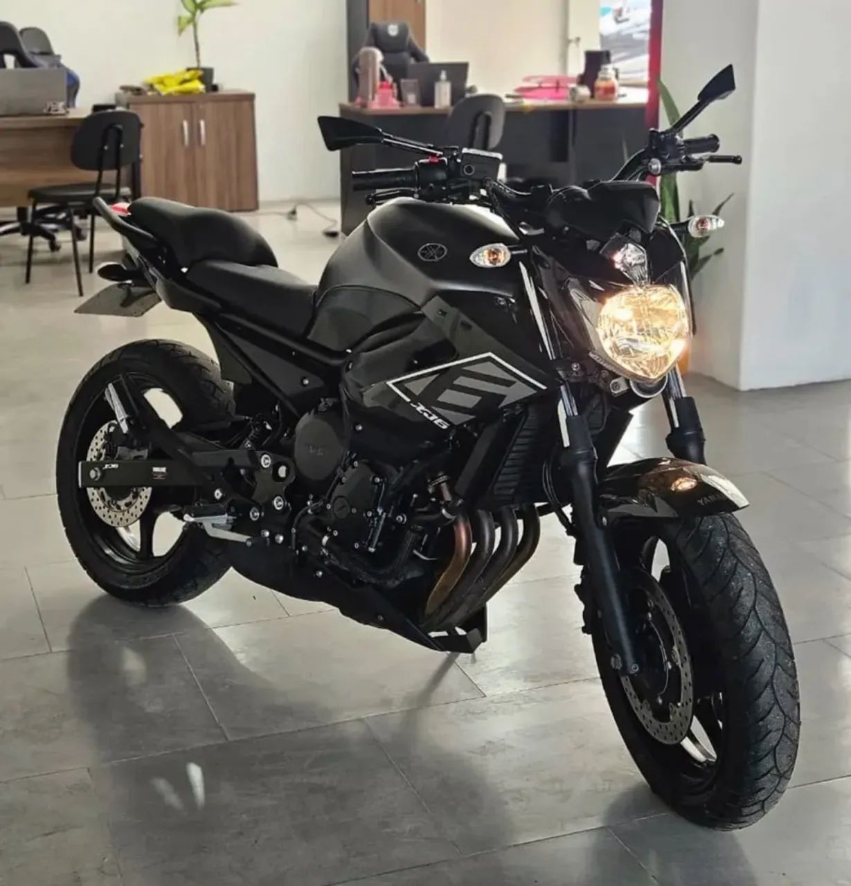 XJ6  COM APENAS 16MIL KM