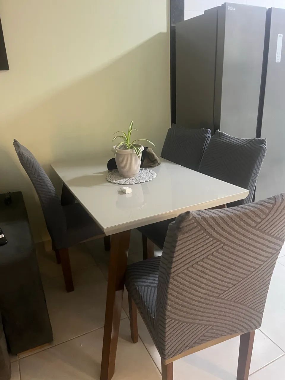 Vende-se esta mesa 