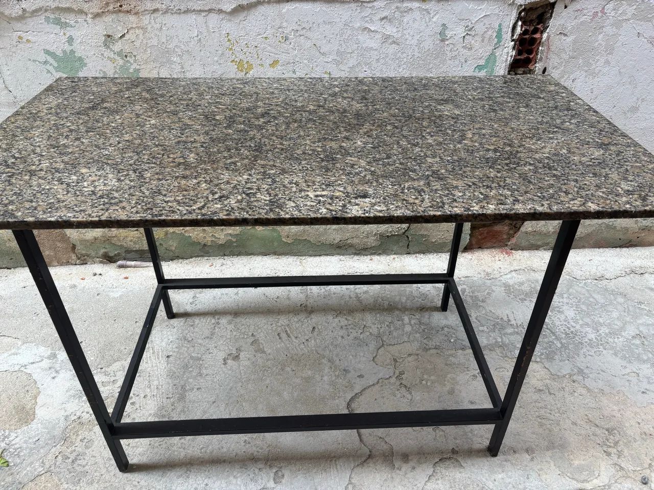 Mesa / Bancada de Granito com Base de Ferro (150 cm x 80 cm)