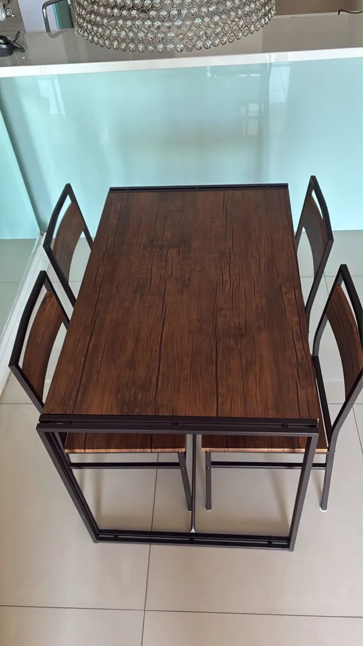 Mesa 4 lugares madeira seminova - Foto 2