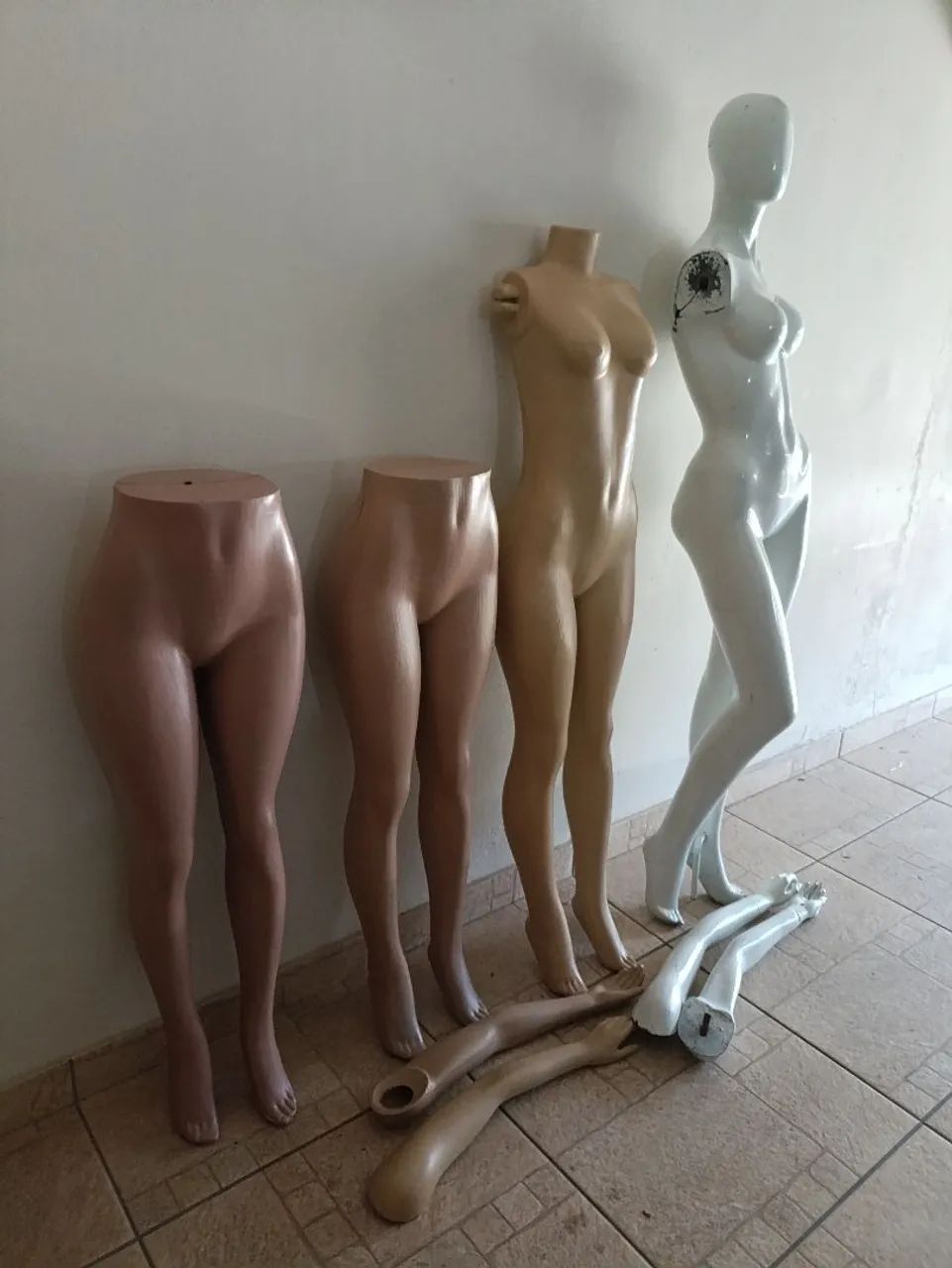 Vendo Manequins Usados Loja de Roupas