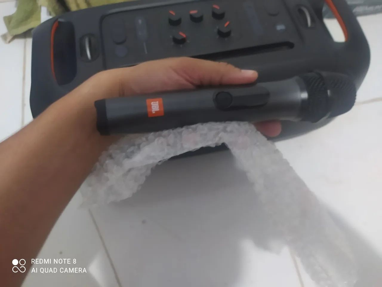 Caixa JBL sem marcas de uso ZAP *