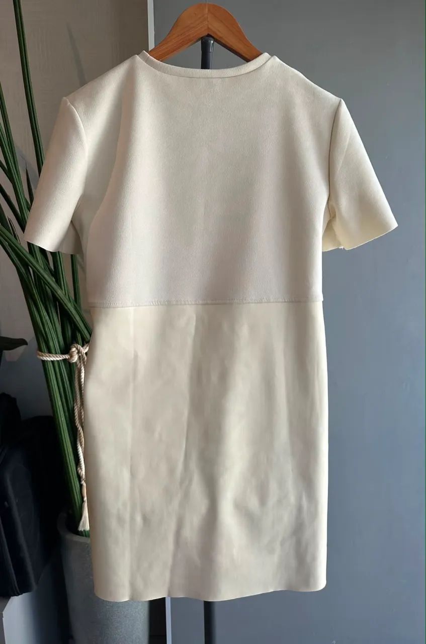 Vestido off white em couro, marca Zara, tam M - Foto 5