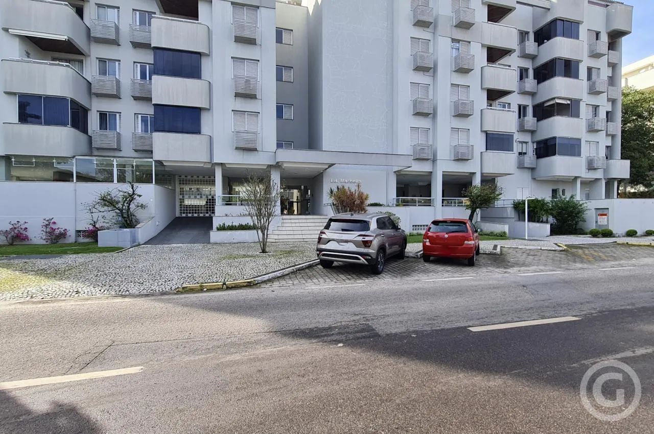 Apartamento mobiliado com sacada em Jurerê Internacional