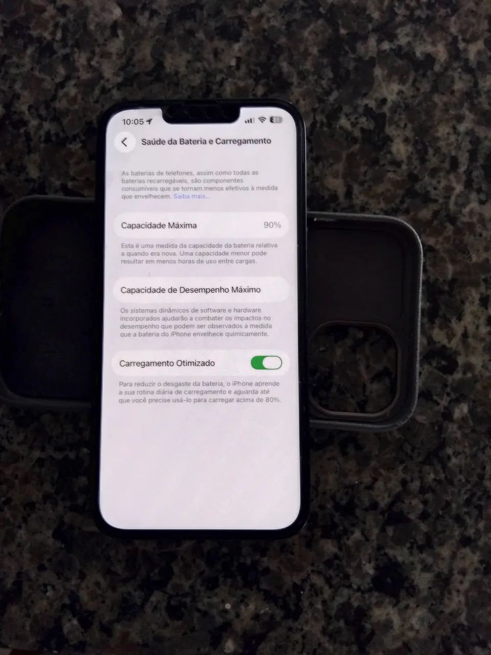 Vende-se iPhone 13 semi novo. 