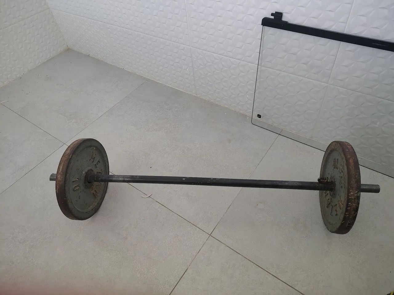 2 anilhas de 10kg cada uma ferro  - Foto 2