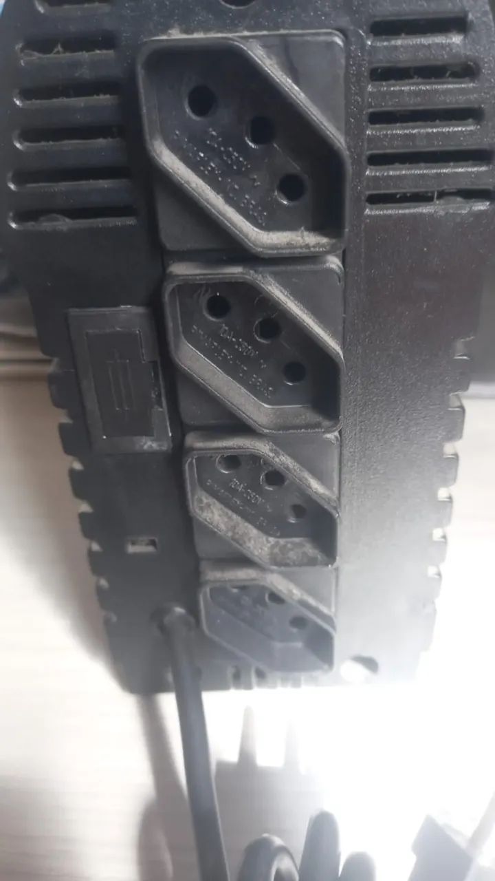 Estabilizador com defeito TS SHARA 300 VA usado. - Foto 5