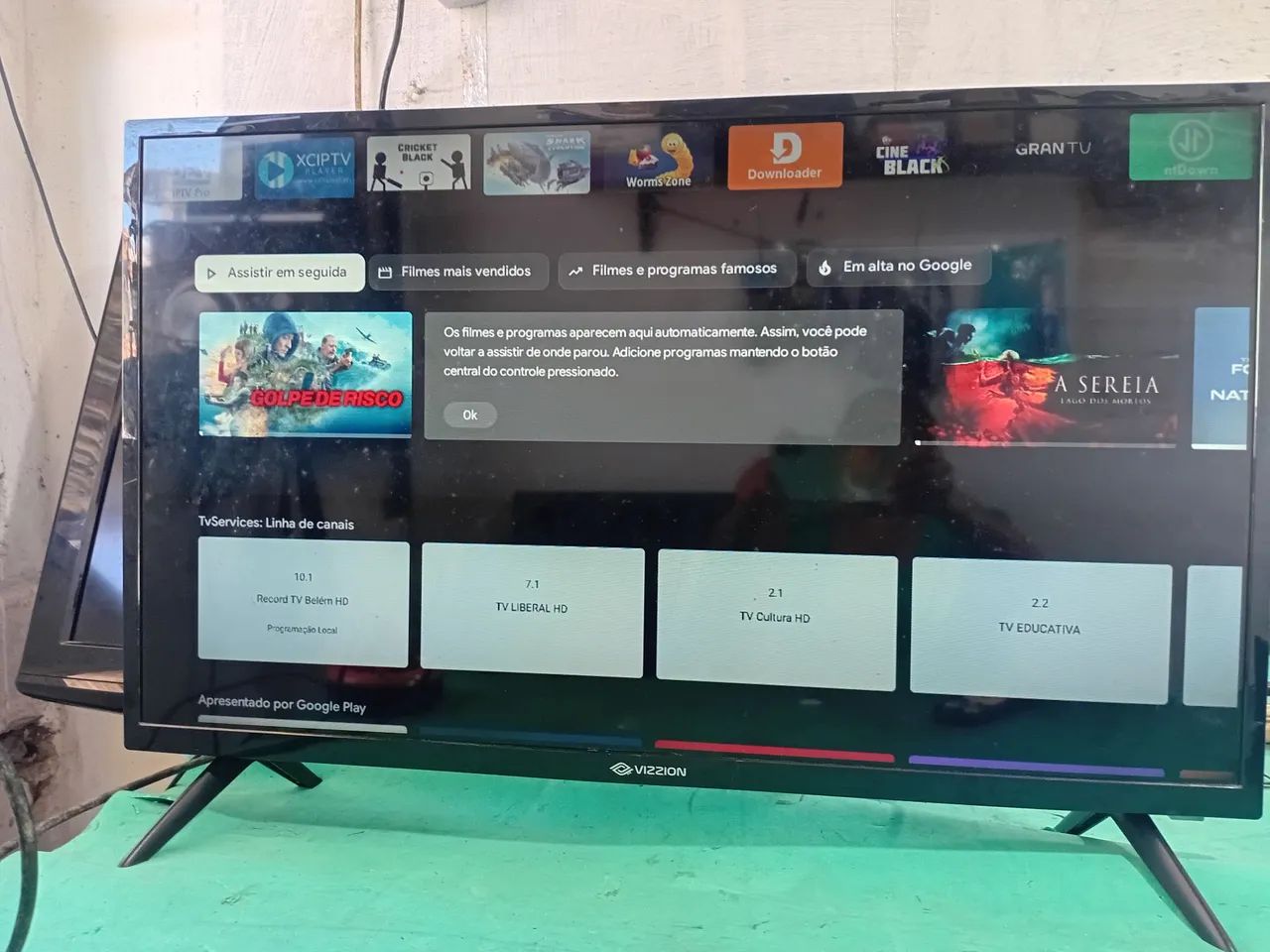 Vendo Smart TV Android 32 polegadas funcionando normal ta com pé e controle, valor 650 rea - Foto 5