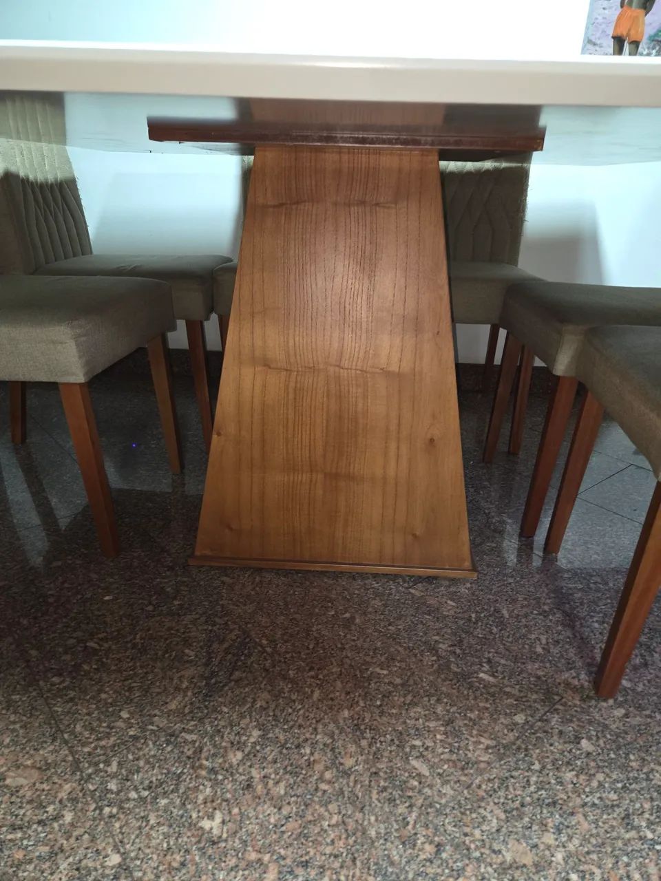Vendo mesa de jantar, 8 lugares com 8 cadeiras - Foto 3