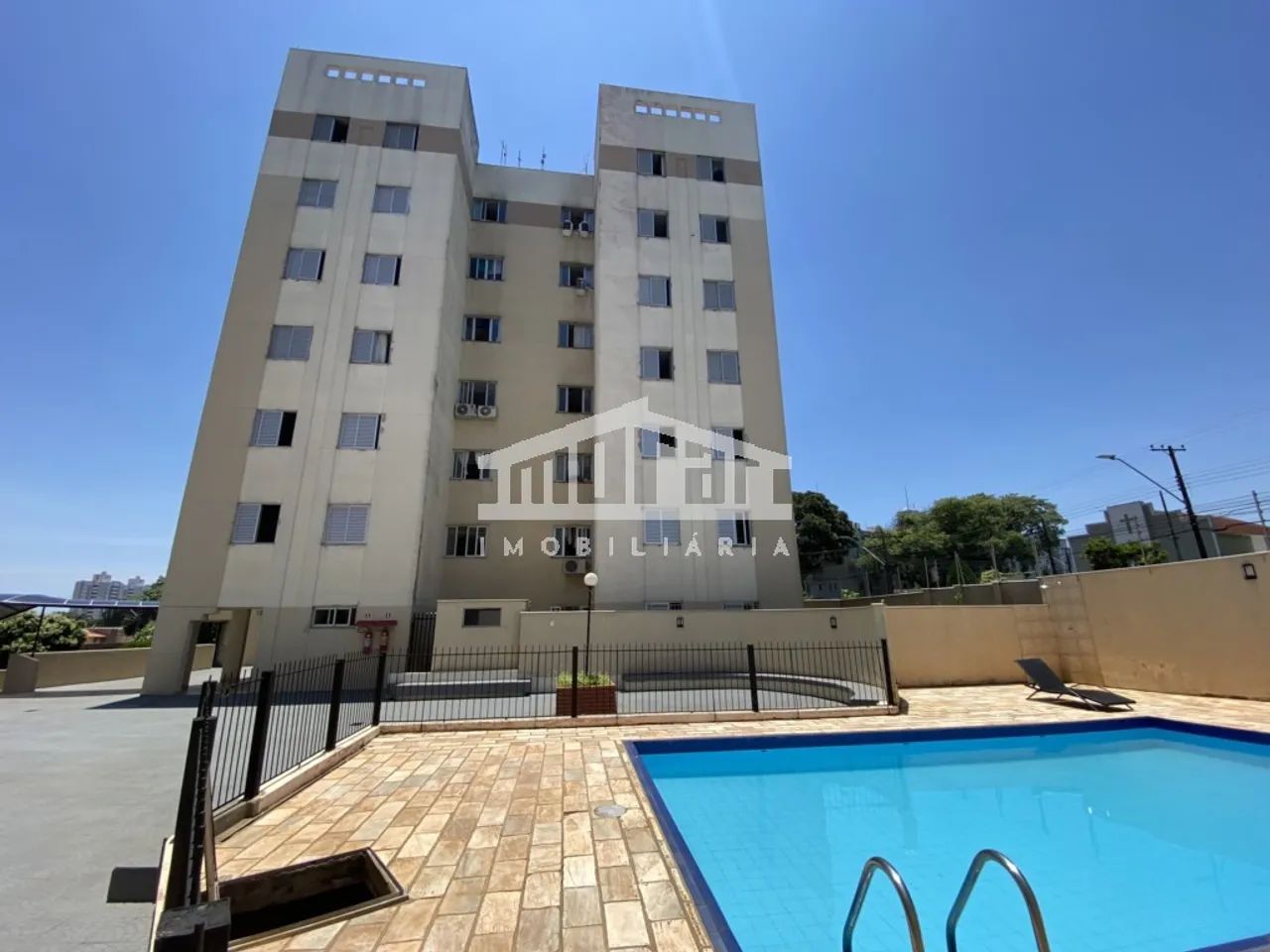 Apartamento Reformado para Locação no Edifício Residencial Alphaville
