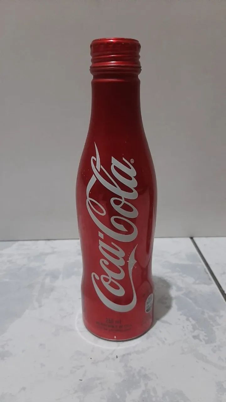 Par de Garrafas de Alumínio Decorativas Coca-Cola - Foto 4