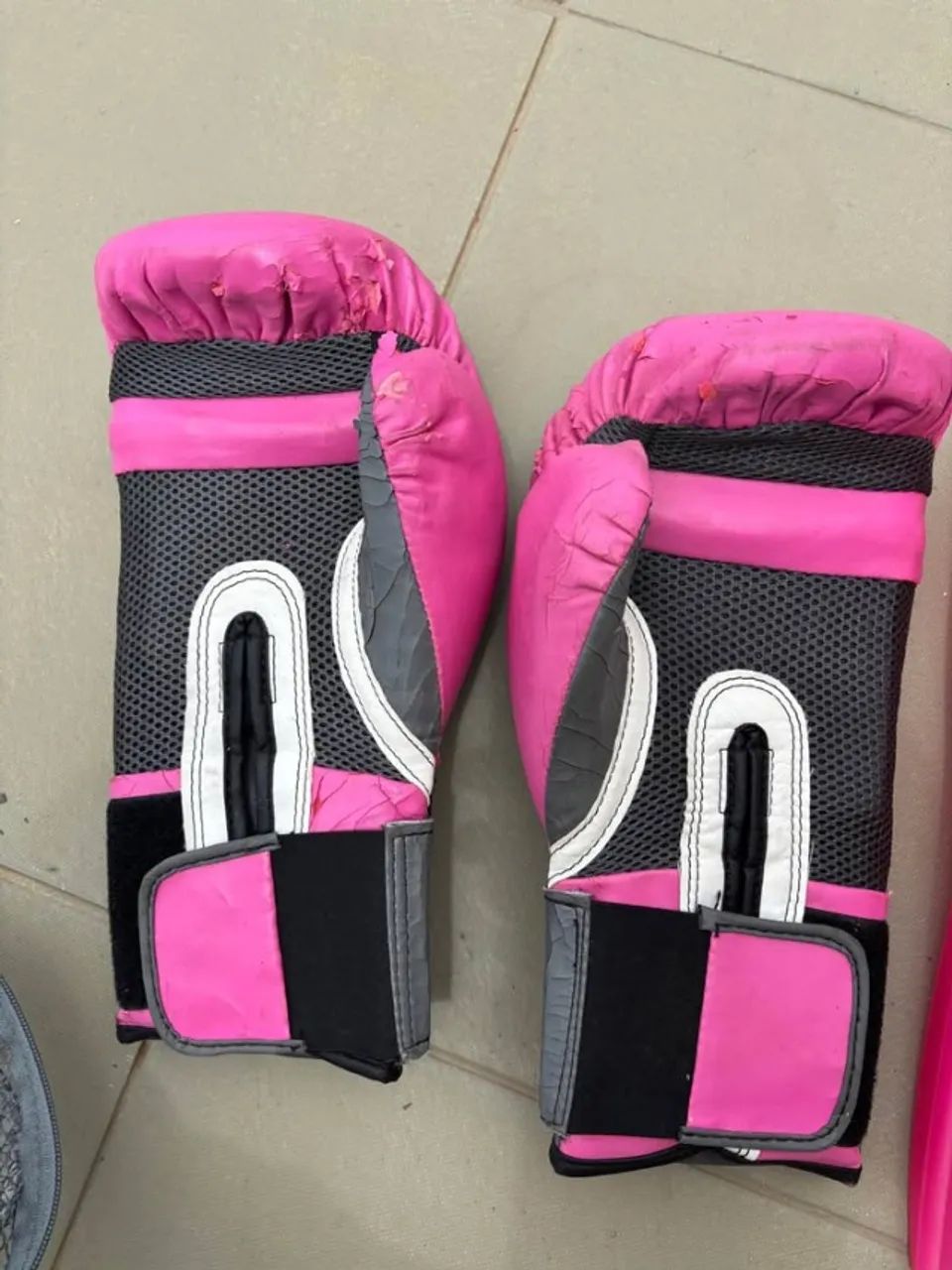 Luvas de boxe / muay thay Everlast 12 oz rosa - Foto 2