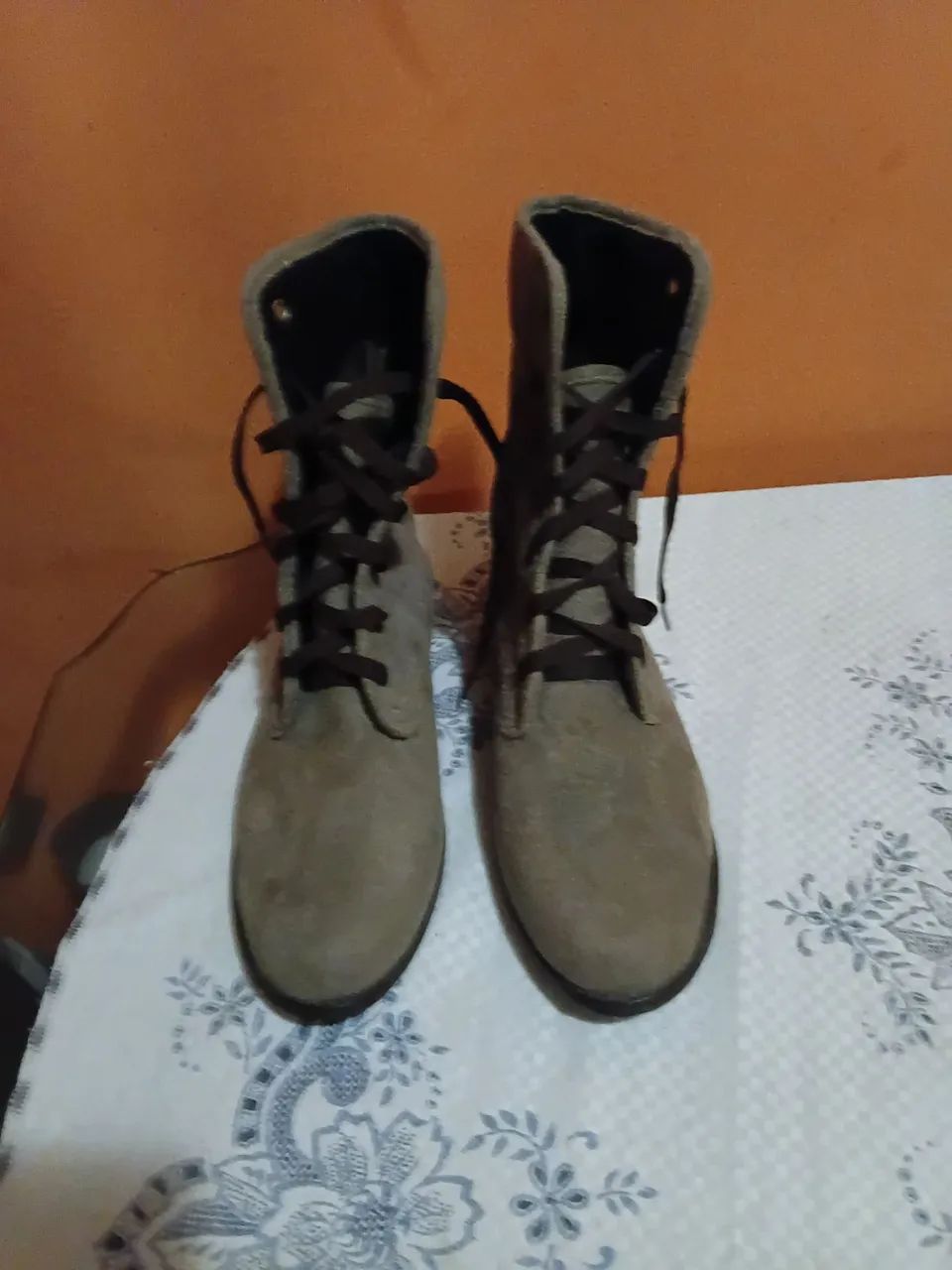 Bota camurça. 