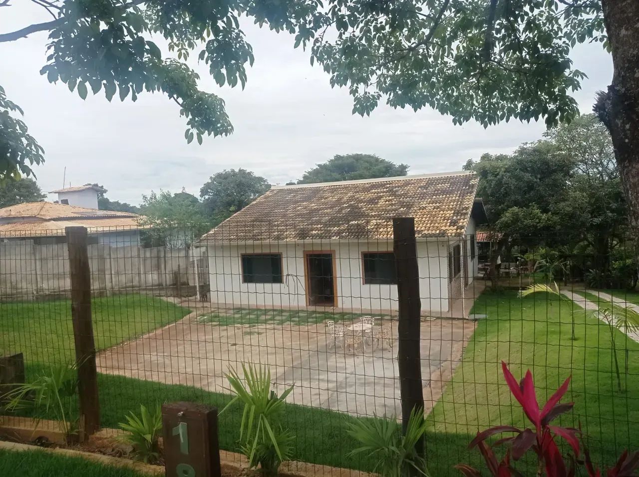 Excelente casa no Condomínio Vale do Ouro