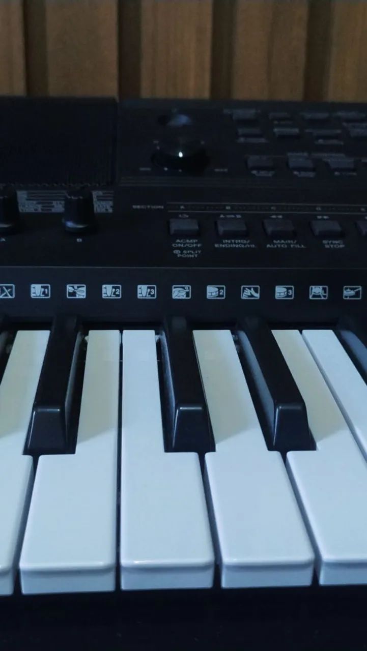 Teclado musical YAMAHA PSR E453