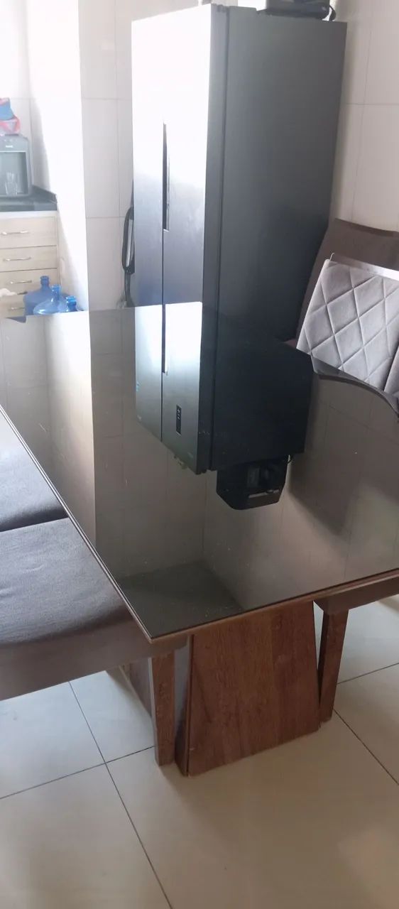 Mesa com 4 cadeiras 