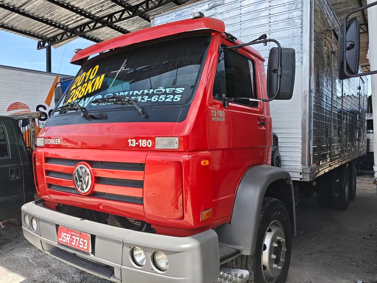 Volks 13180 2010 /  Truck Baú 8. Metros 