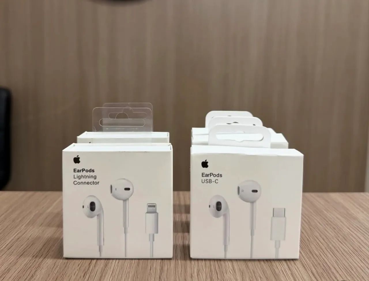 Fone de Ouvido com fio possui  Microfone e controle de volume Tipo Lightning ou USB-C  - Foto 3