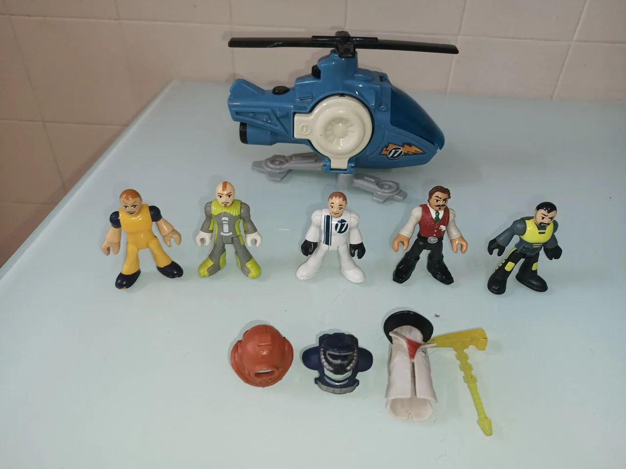 Helicóptero e bonecos imaginext 