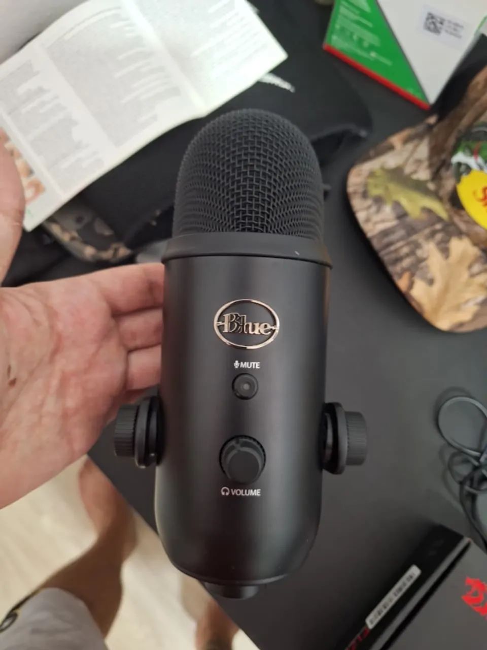 Microfone Blue Yeti USB Blackout Original - Profissional / Podcast / PC