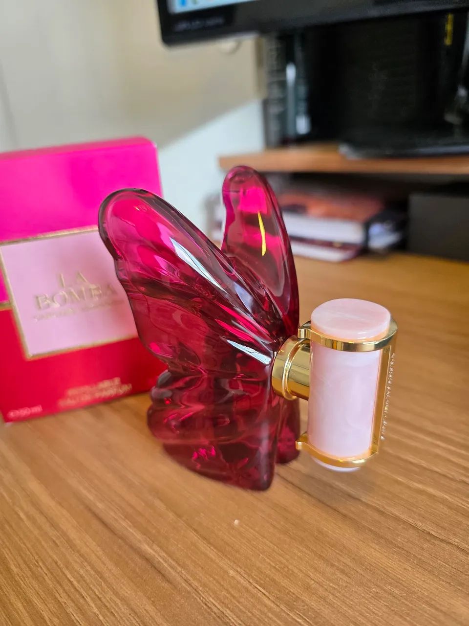 Perfume La Bomba Carolina Herrera 50ml - Foto 3