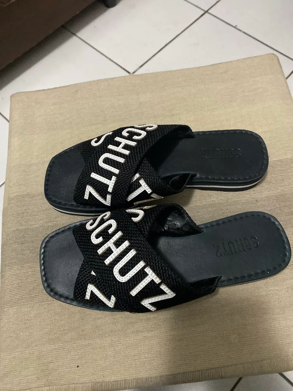 Sandália original SCHUTZ Br34 - Foto 2