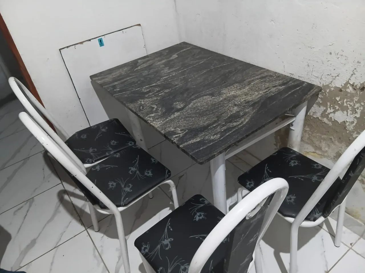 MESA DE TAMPO DE GRANITO