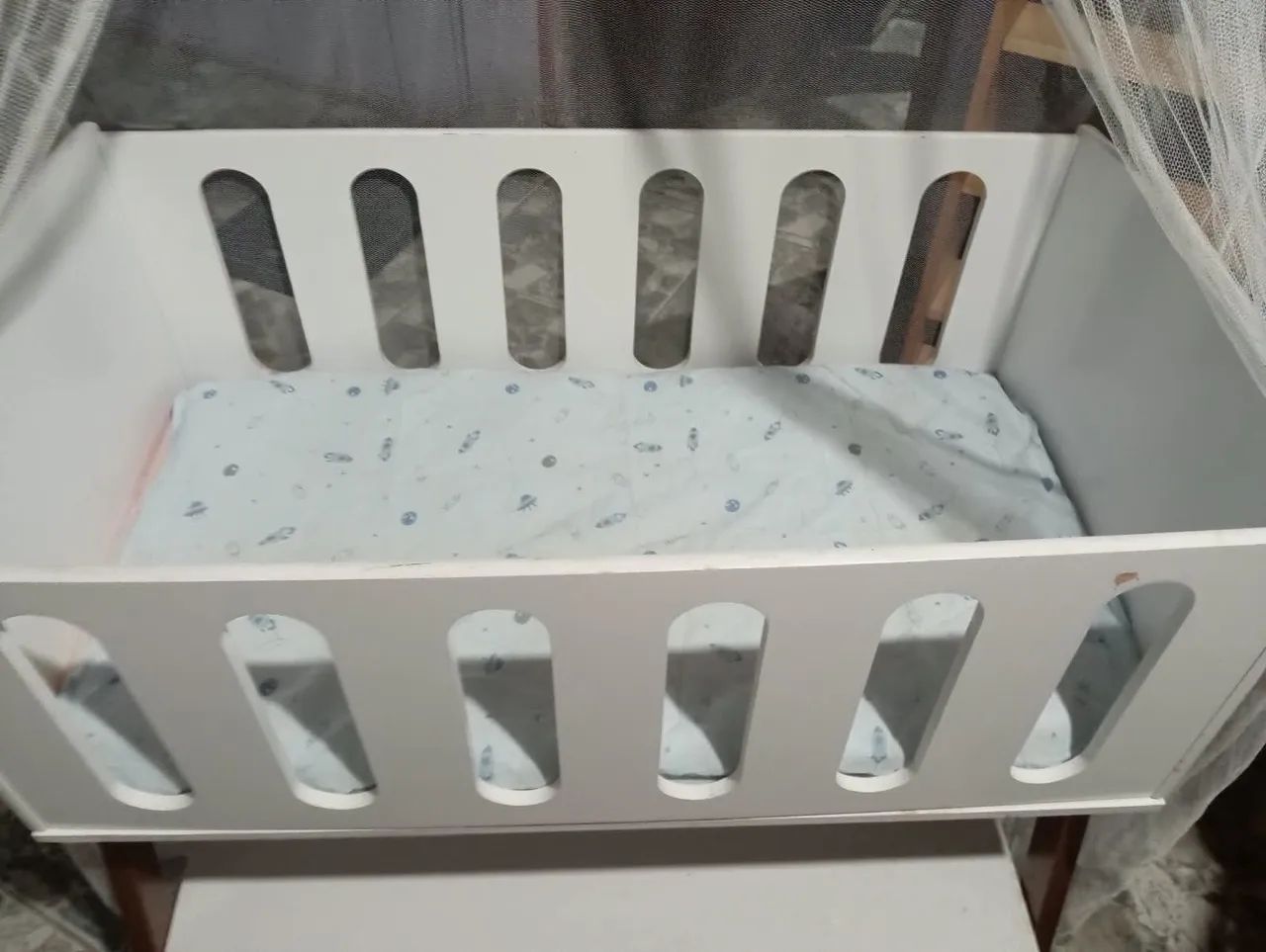 Mini berço com colchão  - Foto 2