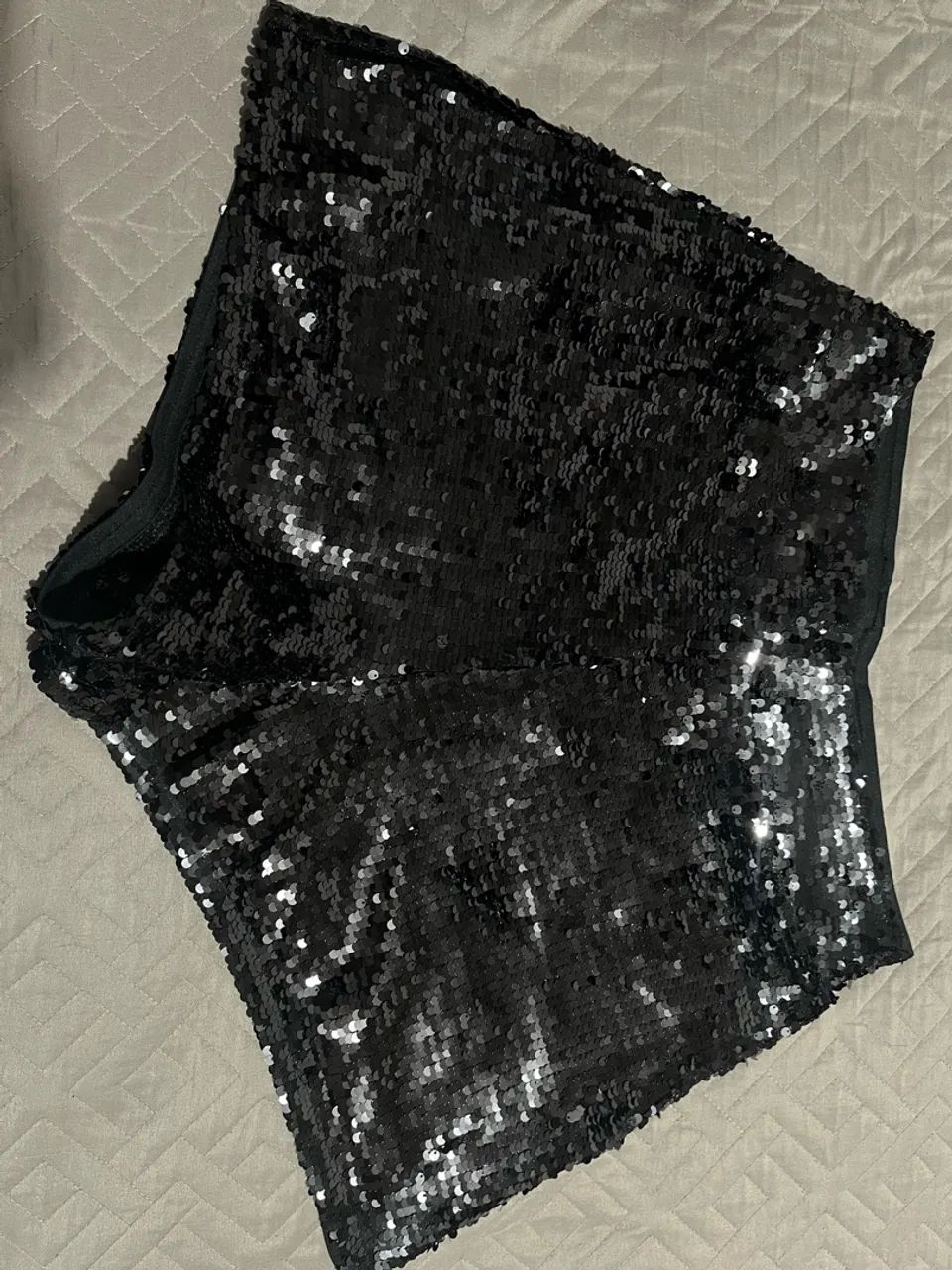 Short Preto de Paetê