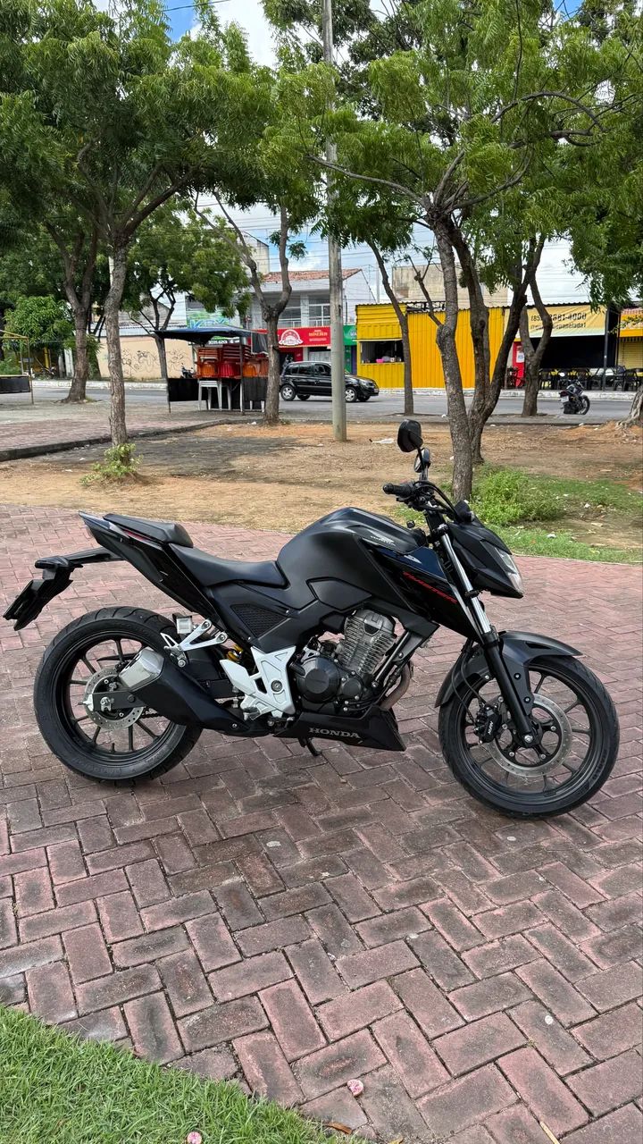 CB 300f 2023 - Foto 4